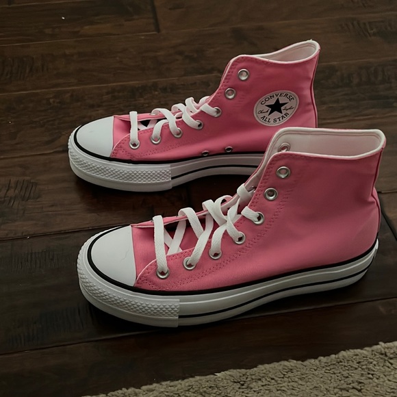 Converse - Picture 1 of 5